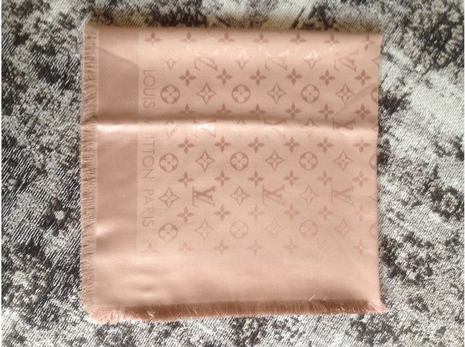 Louis Vuitton Clásico monograma chal Bronce - vista 2