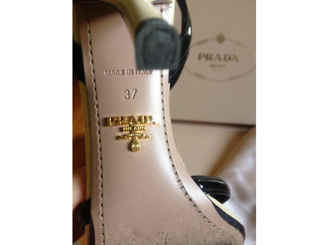 Sandali Prada in vernice nera con fiocco beige Taglia 37 Nero - vista 3