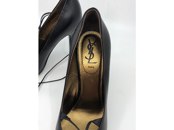 Décolleté Yves Saint Laurent in pelle nera con punta dorata 10,5 cm - vista 9