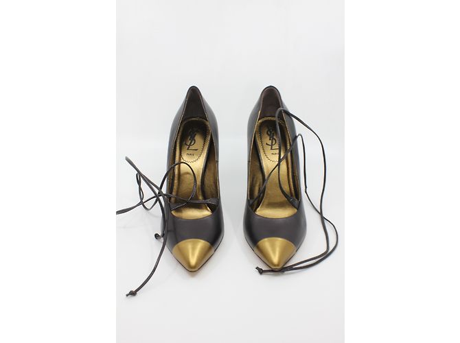 Décolleté Yves Saint Laurent in pelle nera con punta dorata 10,5 cm - vista 10