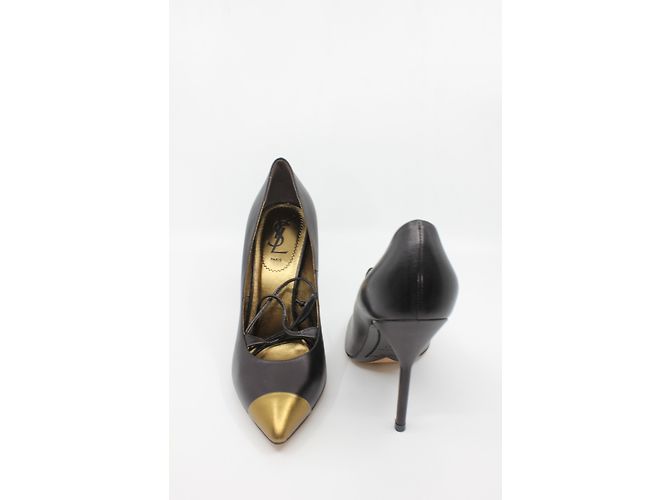 Décolleté Yves Saint Laurent in pelle nera con punta dorata 10,5 cm - vista 13