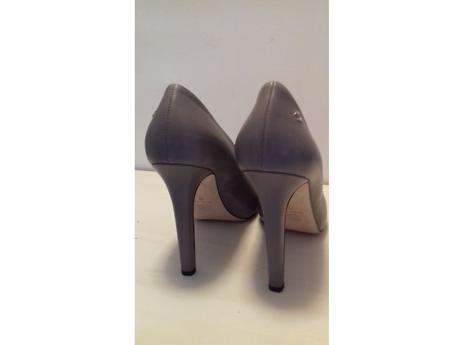 Escarpins Chanel en cuir taupe taille 41 - vue 3