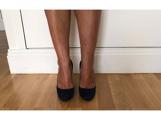 Décolleté Prada in raso blu navy con tacco 10 cm - vista 6