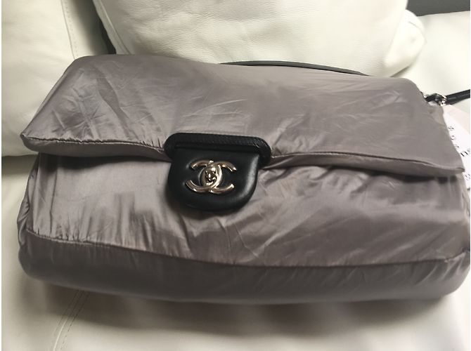 Borsa a mano Chanel Maxi Jumbo in pelle nera Nero - vista 6