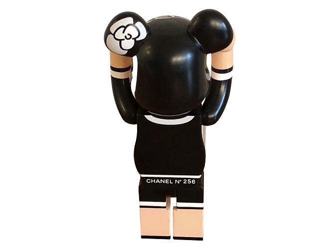 Bearbrick Chanel 1000% Preto - vista 2