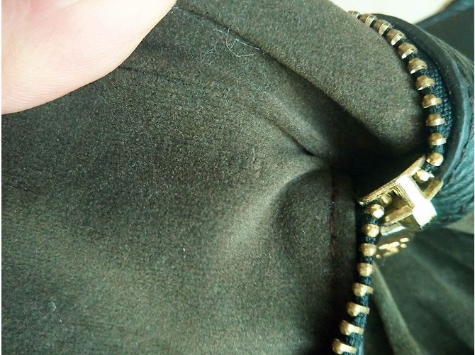 Borsa a mano Louis Vuitton Mahina in pelle nera Nero - vista 2