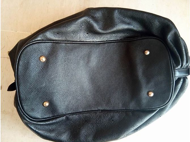 Borsa a mano Louis Vuitton Mahina in pelle nera Nero - vista 8