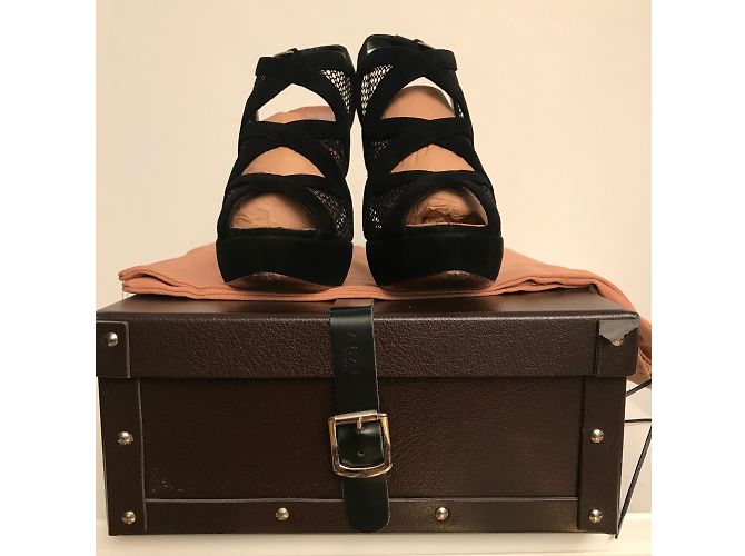 Sandali Alaïa in scamosciato nero e mesh 37 - vista 5