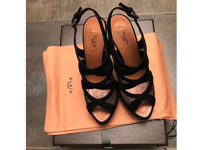 Sandali Alaïa in scamosciato nero e mesh 37 - vista 6