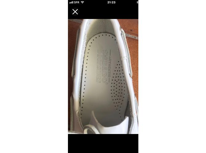 Mocassins Sebago Docksides en cuir blanc - vue 2
