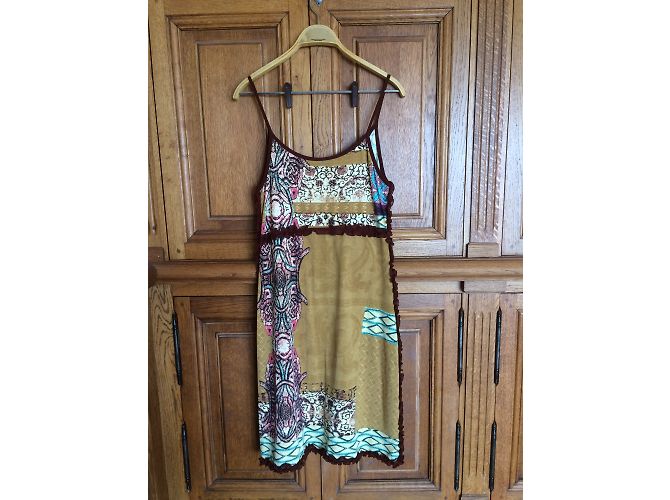 Autre Marque Set Save the Queen Abito Beige e Top in Spandex a Rete - vista 3