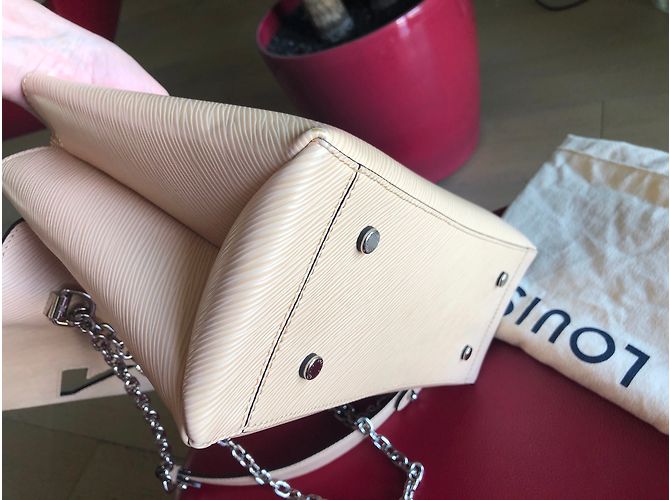 Borsa Louis Vuitton Twist GM Beige - vista 5
