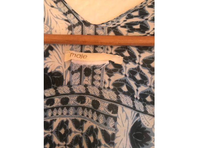 Poncho Maje estampado con flecos azul - vista 4