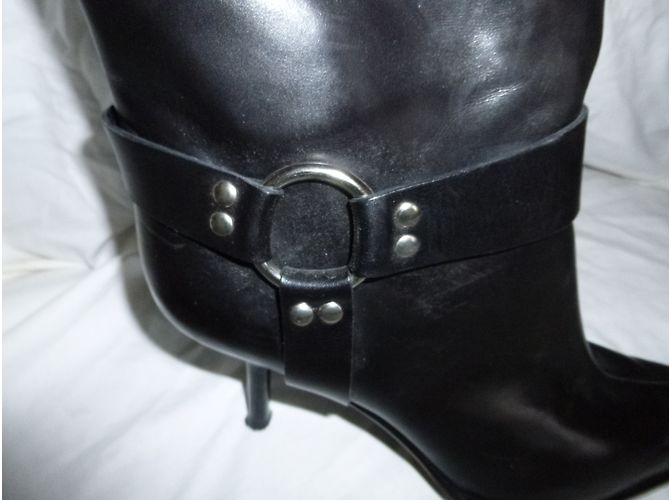 Botas Sergio Rossi de cuero negro con correas - vista 7