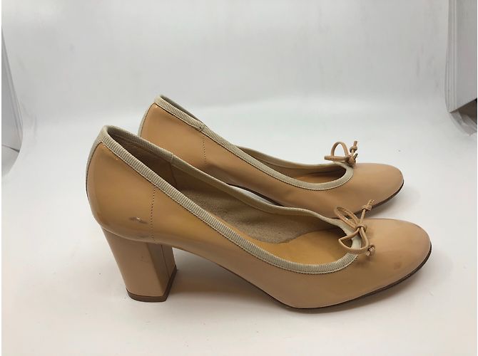 Ann Tuil Pumps aus Nude Leder mit weißer Paspelierung Größe 38.5 - Ansicht 4