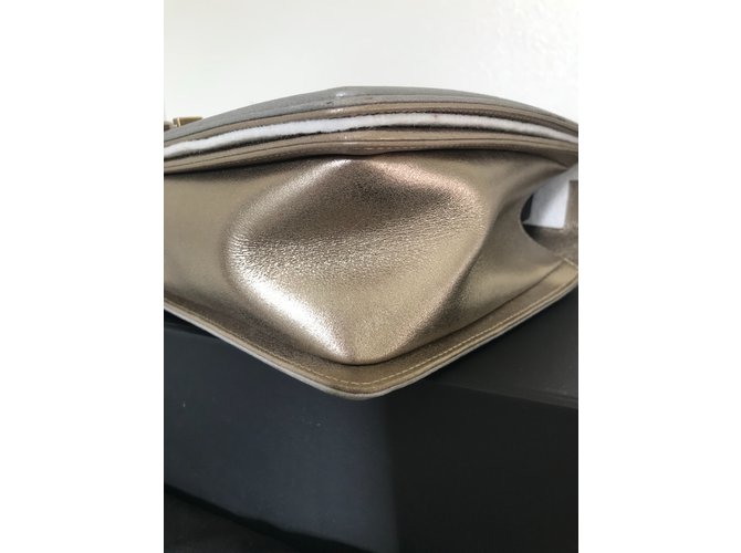Chanel nuova borsa medium boy in argento oro Metallico - vista 4