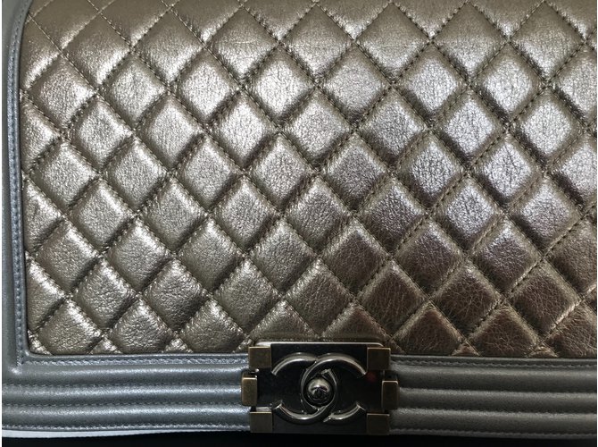 Chanel nuova borsa medium boy in argento oro Metallico - vista 5