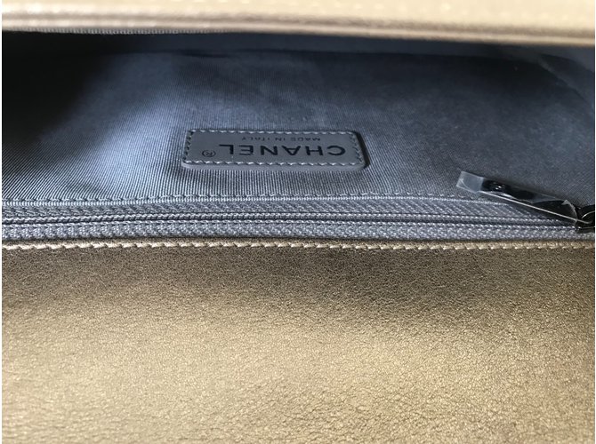 Chanel nuova borsa medium boy in argento oro Metallico - vista 7