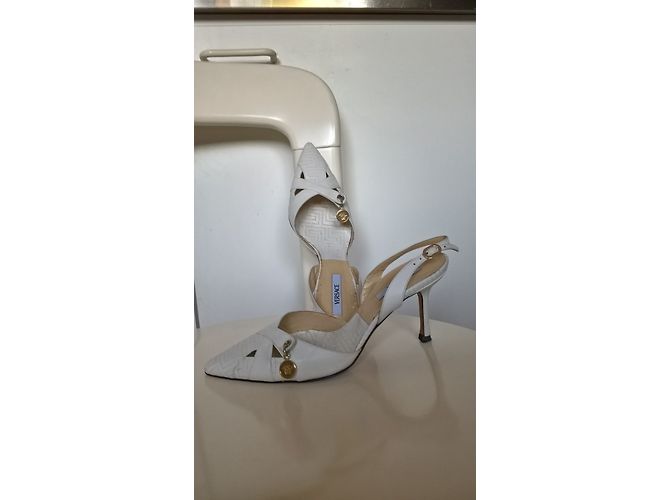 Décolleté Gianni Versace in pelle bianca 37 IT Bianco - vista 3