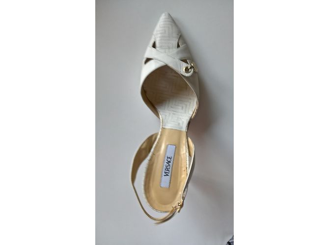 Décolleté Gianni Versace in pelle bianca 37 IT Bianco - vista 5