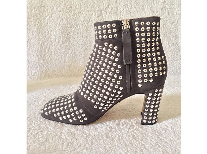 Stivaletti Christopher Kane in scamosciato con borchie taupe - vista 3
