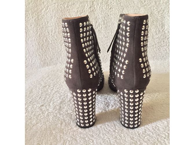 Stivaletti Christopher Kane in scamosciato con borchie taupe - vista 5