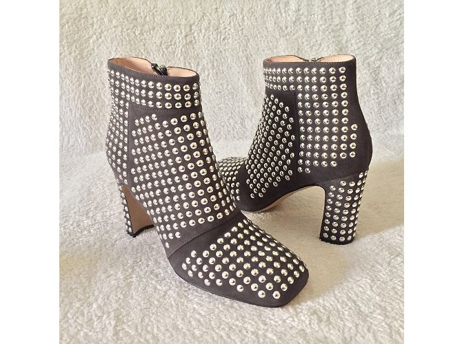 Stivaletti Christopher Kane in scamosciato con borchie taupe - vista 8