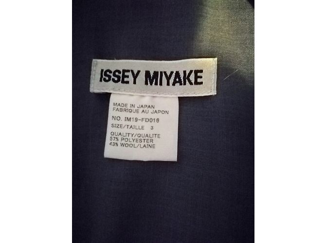 Giacca lunga Issey Miyake Pleats Please grigia Grigio - vista 2