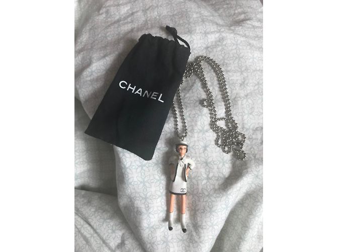 Chanel Colares - vista 3
