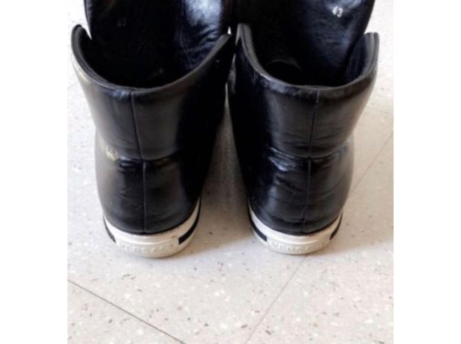Sneakers Versace in pelle nera con logo oro Nero - vista 3