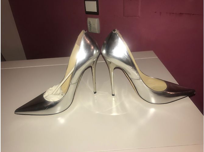 Décolleté Jimmy Choo Anouk in vernice argento 12cm - vista 2