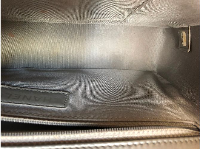 Borsa a tracolla Chanel Boy grigia New Medium Grigio - vista 11
