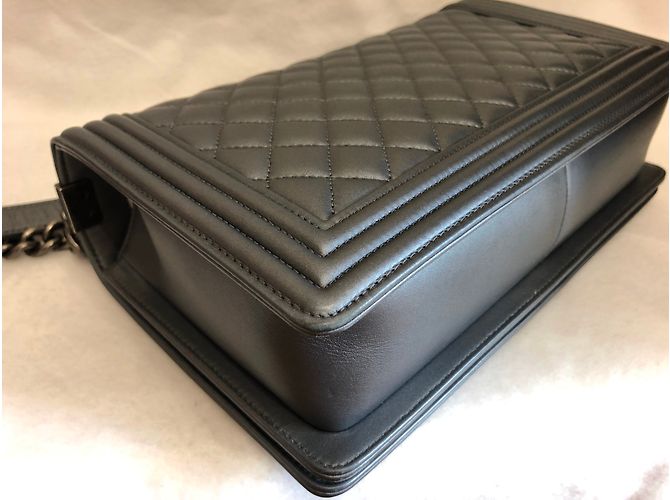 Borsa a tracolla Chanel Boy grigia New Medium Grigio - vista 5