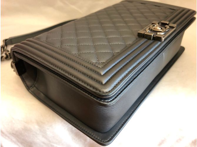 Borsa a tracolla Chanel Boy grigia New Medium Grigio - vista 6