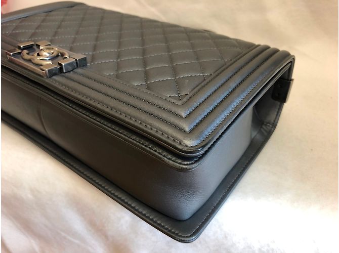 Borsa a tracolla Chanel Boy grigia New Medium Grigio - vista 7