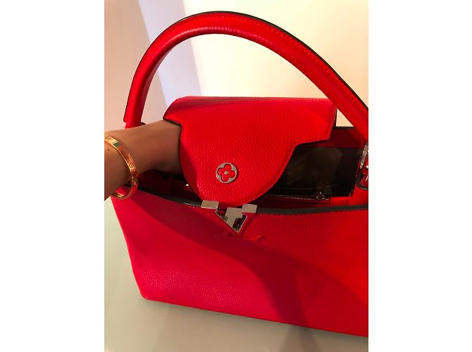 Capucines Louis Vuitton Handbags Red - view 3