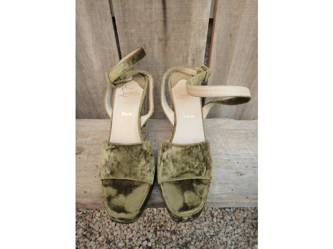 Sandálias Christian Louboutin em veludo moiré verde - vista 5