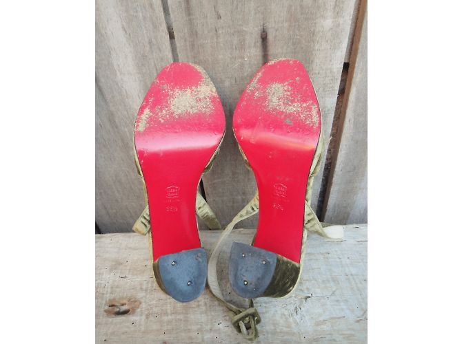 Sandálias Christian Louboutin em veludo moiré verde - vista 7