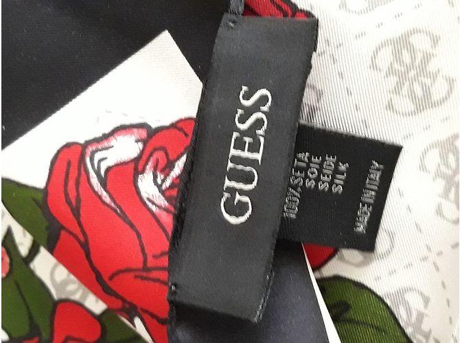 Sciarpa Guess in seta con motivo cuori e rose - vista 3