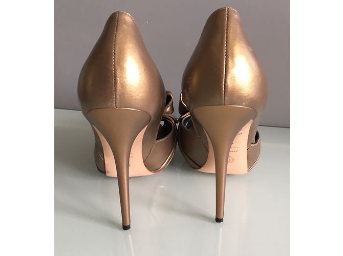 Décolleté Alexander McQueen Oro in Pelle D'oro - vista 4