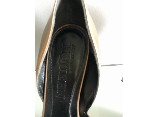 Décolleté Alexander McQueen Oro in Pelle D'oro - vista 6
