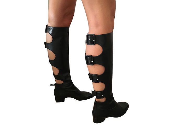Botas Chanel de piel negra mate con punta de charol Negro - vista 2