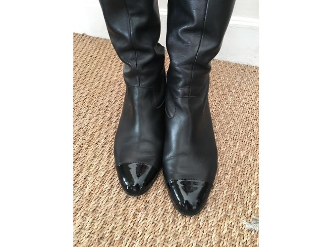 Botas Chanel de piel negra mate con punta de charol Negro - vista 4