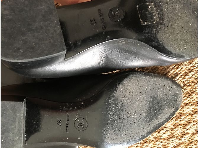 Botas Chanel de piel negra mate con punta de charol Negro - vista 8