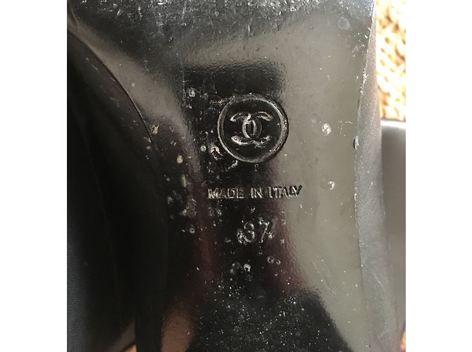 Botas Chanel de piel negra mate con punta de charol Negro - vista 9