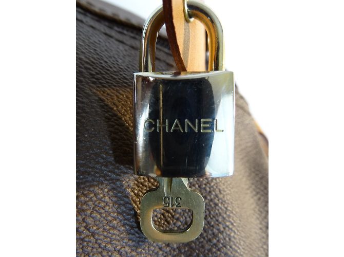 Borsa da viaggio Chanel in pelle granulata marrone - vista 5