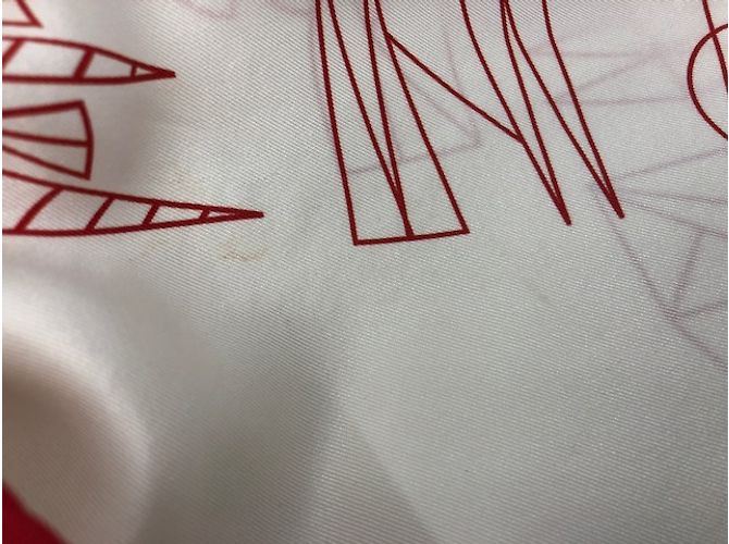 Hermès Seidentuch Beige und Rot 70cm - Ansicht 11