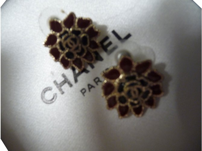 Orecchini Chanel Borgogna Oro e Nero Acciaio Bordò - vista 2