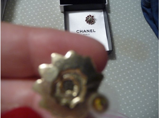 Orecchini Chanel Borgogna Oro e Nero Acciaio Bordò - vista 4