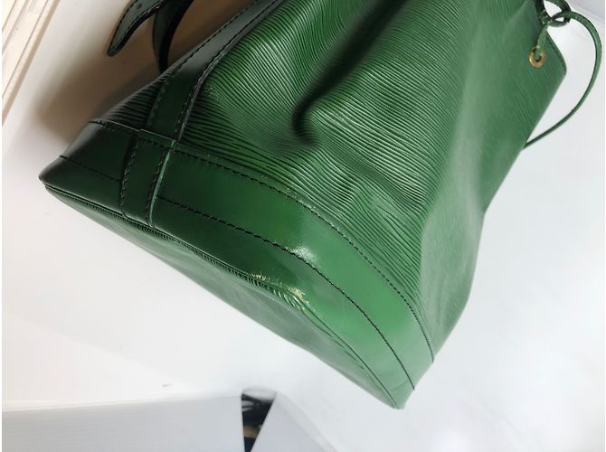 Noe Louis Vuitton Noé epi Verde - vista 14